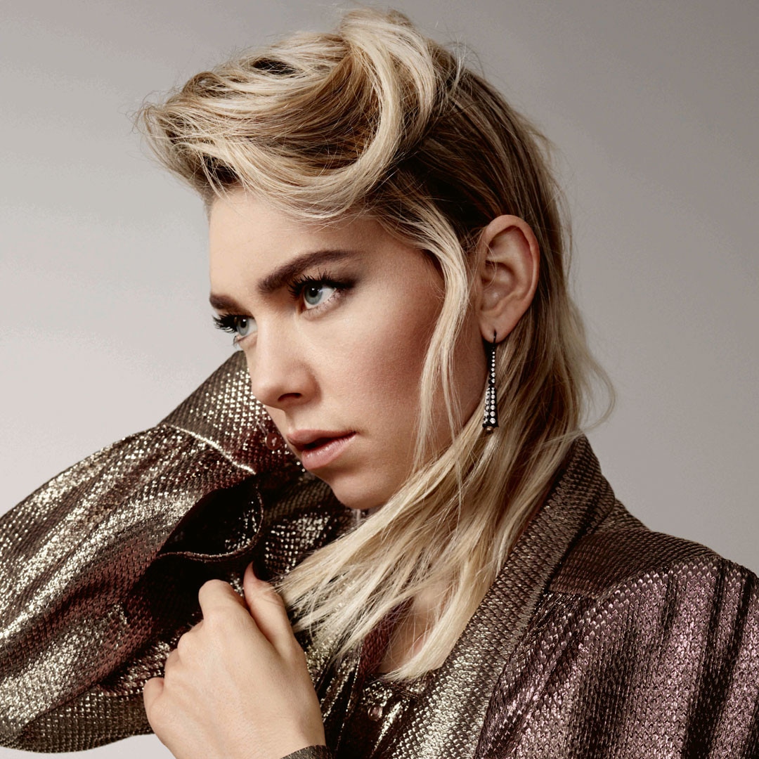 Ванесса Кирби фигура